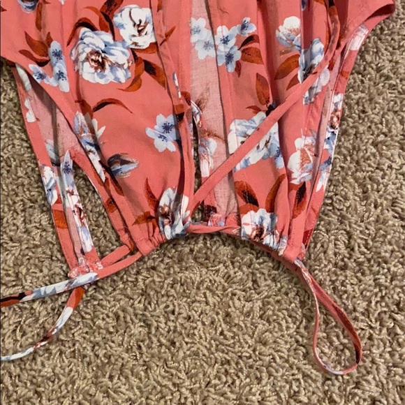 Flower romper - Picture 3 of 3